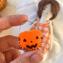 Load image into Gallery viewer, Trick or Treater Ghost doll